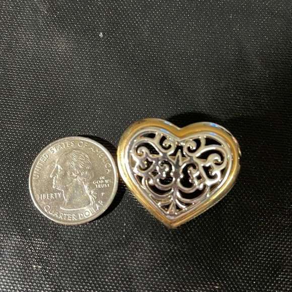 Vintage Danecraft  signed two tone heart filigree brooch - Picture 12 of 12